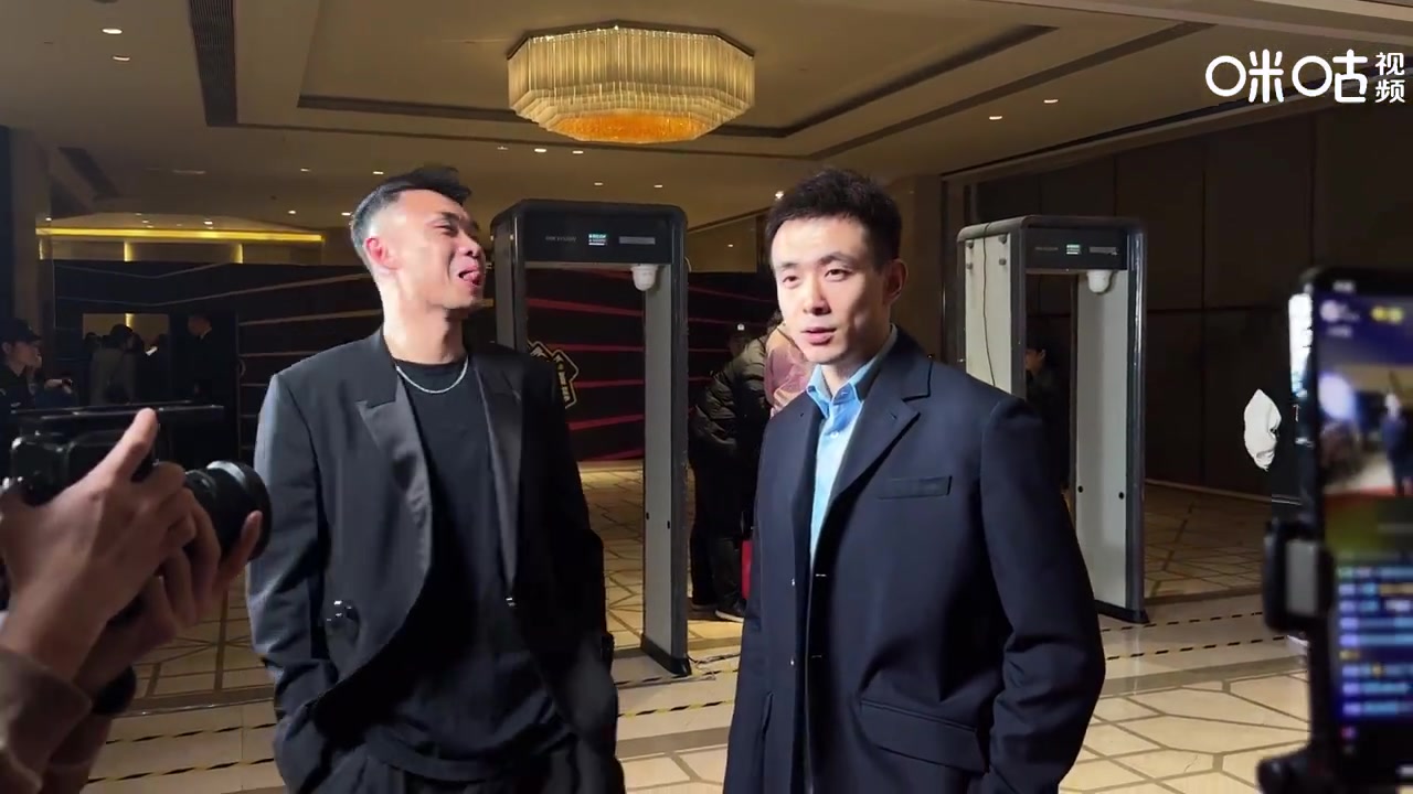 一切为了胜利！贝林拖延时间连招：跪地喘气+等人开球+疯狂指表